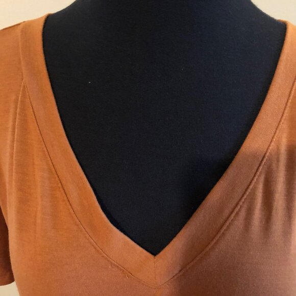 Almond Short Sleeve V Neck Top - Picture 4 of 4